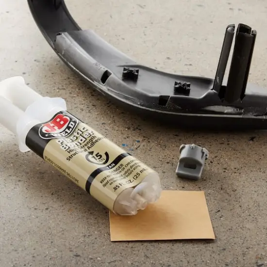 J-B Weld&reg; Plastic Bonder&trade; Syringe {3}