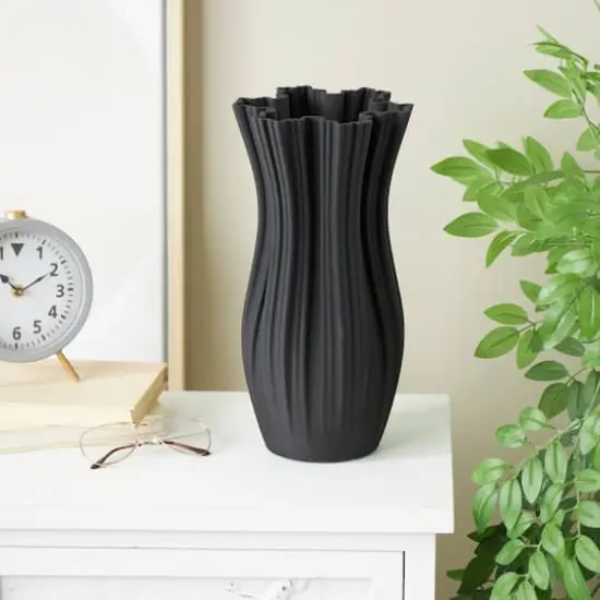 Black Contemporary Abstract Ribbed Ceramic Tulip Vase {3}