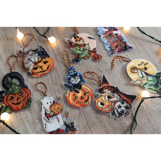 Letistitch Halloween Toys Plastic Canvas Counted Cross Stitch Kit {13}