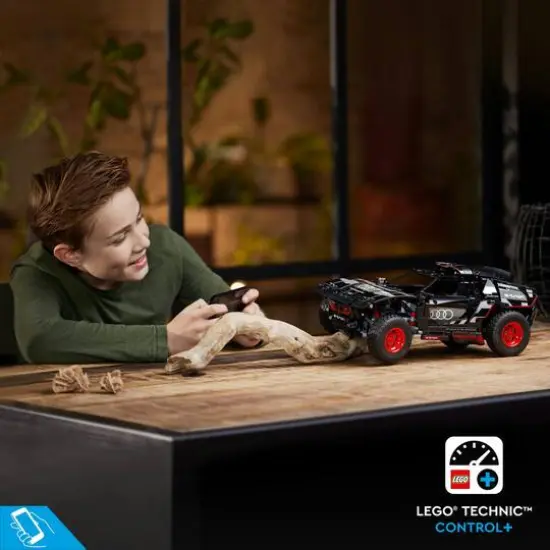 LEGO&reg; Technic&trade; Audi RS Q e-tron 42160 Building Toy Set (914 Pieces) {7}