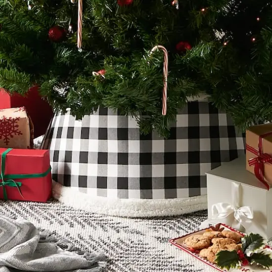 DII&reg; Black & White Buffalo Check Holiday Tree Collar {6}