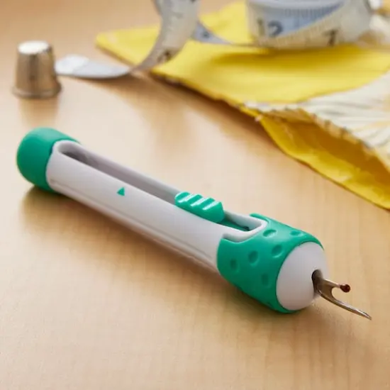 Magic 2- In-1 Retractable Seam Ripper {3}