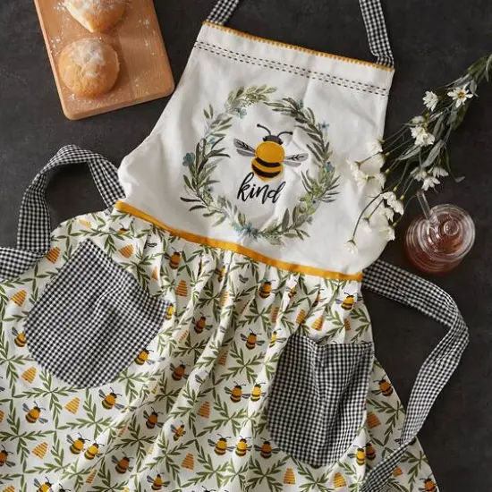 DII&reg; Bee Kind Apron with Pocket {7}