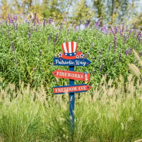 Glitzhome&reg; 36" Directional Patriotic Top Hat Stake {4}