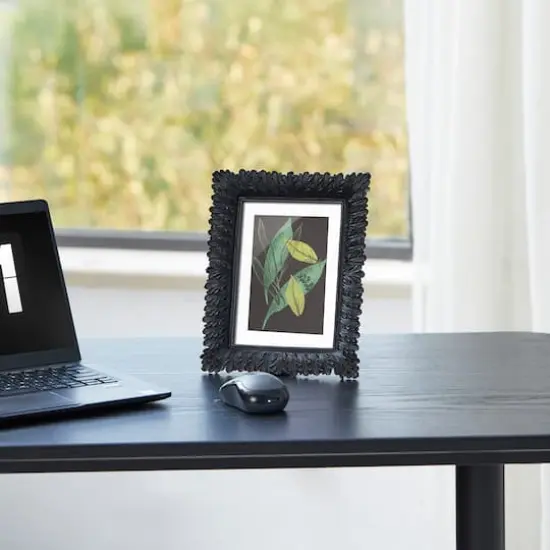 Glitzhome&reg; 5" x 7" Black Scoop abletop Picture Frame {5}