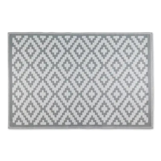DII&reg; Mesa Diamonds Outdoor Rug, 4ft. x 6ft. Gray/White {4}