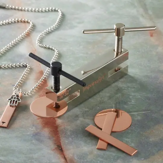 ImpressArt&reg; 2 Hole Screw Down Punch {3}