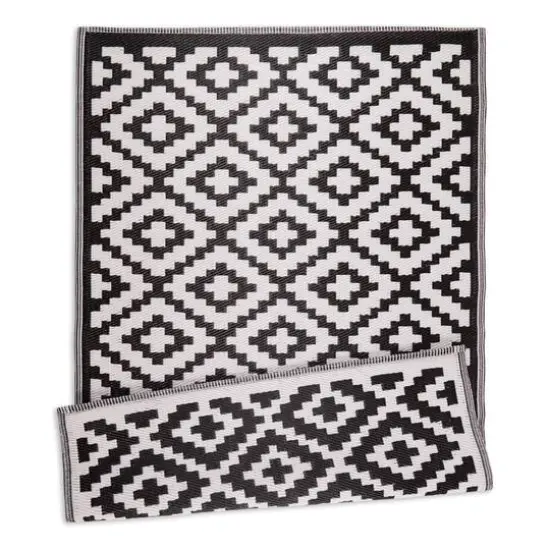 DII&reg; Mesa Diamonds Outdoor Rug, 4ft. x 6ft. Black/White {1}