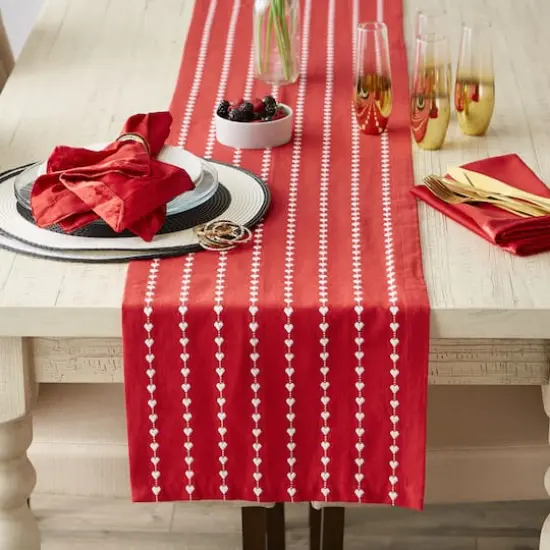 DII&reg; 108" White Hearts Dobby Table Runner {4}