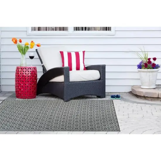 DII&reg; Black Diamond Outdoor Rug, 4ft. x 6ft. {4}