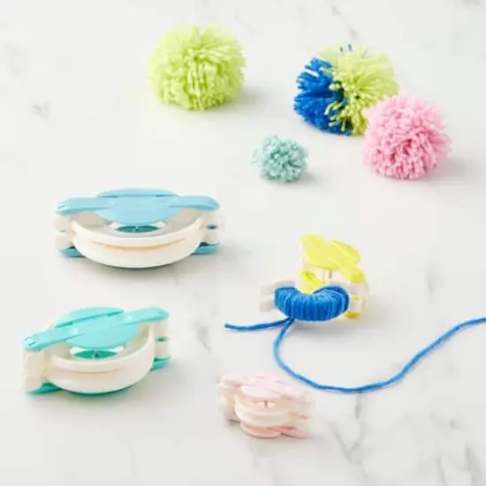 Clover Pom Pom Maker Set {3}