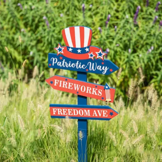 Glitzhome&reg; 36" Directional Patriotic Top Hat Stake {5}