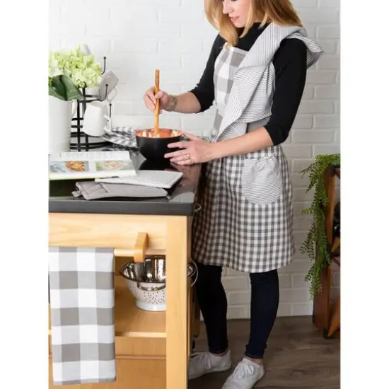 DII&reg; Gingham Print Apron Gray {9}
