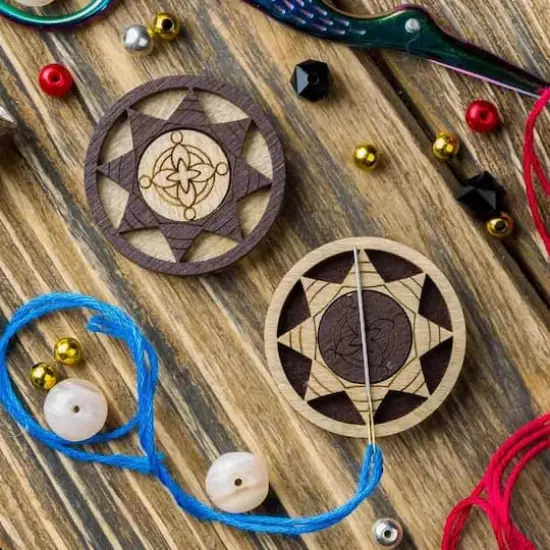 Wonderland Crafts Double-Sided Magnetic Needle Holder {3}