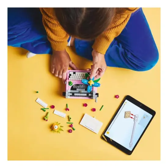 LEGO&reg; Creator&trade; 3in1 Typewriter with Flowers {6}