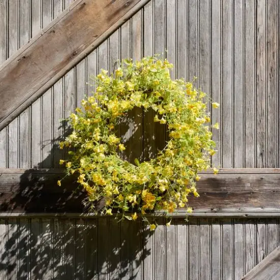 20.75" Mixed Daisy Floral Wreath {3}