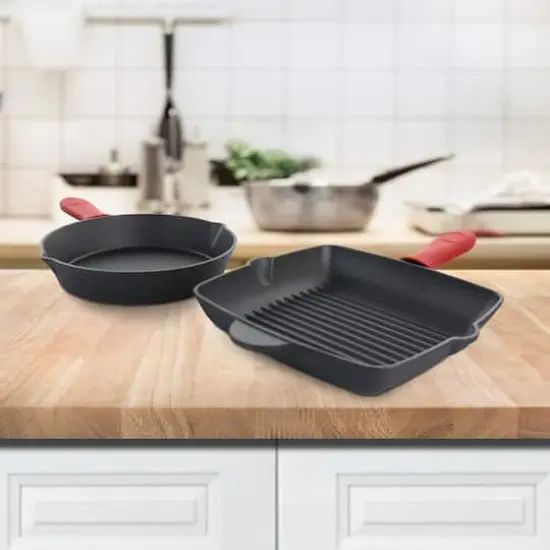 MegaChef Pre-Seasoned 4 Piece Cast Iron Set With Silicone Handles {3}