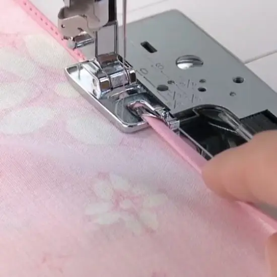 SINGER&reg; Rolled Hem Presser Foot {1}