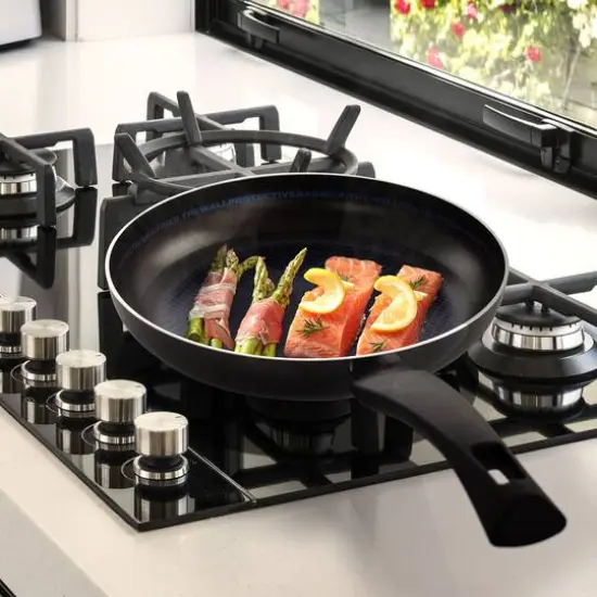 Gibson Home&reg; Piletti 10'' Aluminum Frying Pan Blue and Black {4}