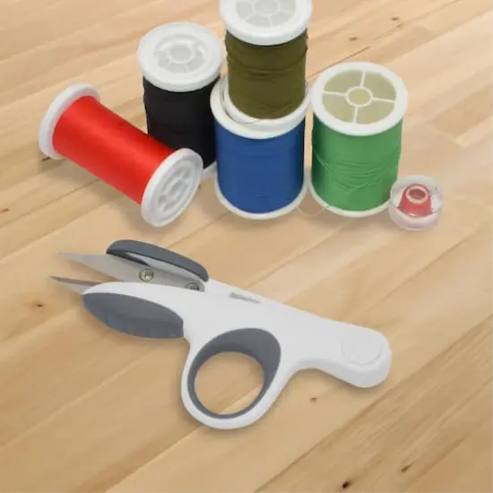 Westcott&reg; 4.5" Titanium Thread Snips {5}