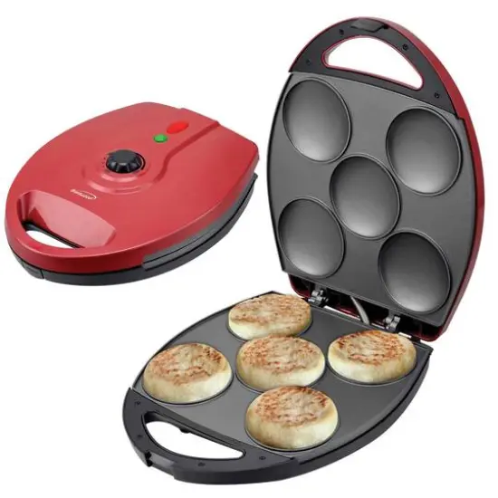 Brentwood Red 1200 Watt 5-Piece Nonstick Arepa Maker {4}