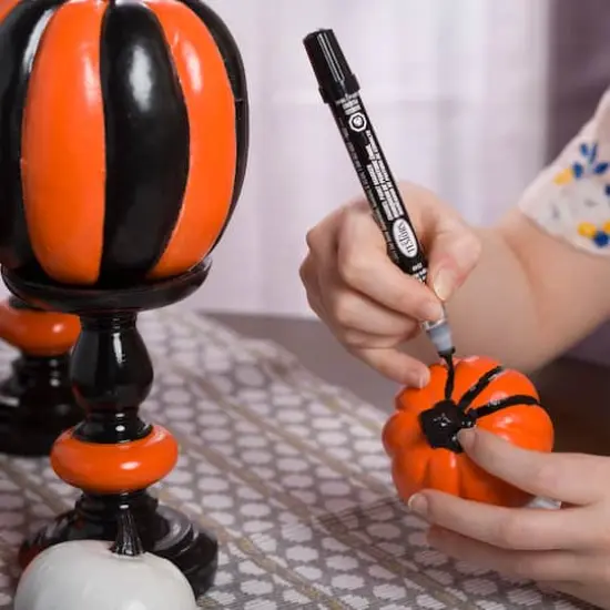 Testors&reg; Glossy Chisel Tip Enamel Marker Black {5}