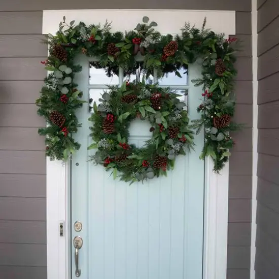 Village Lighting 30" Christmas Woods Lighted Berry Wreath {6}