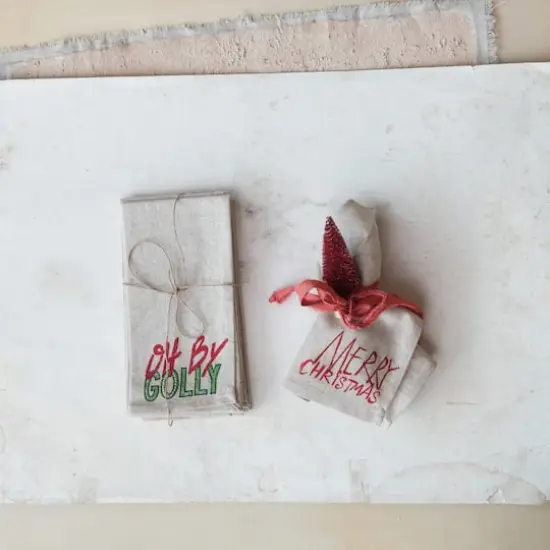 Hello Honey&reg; 18" White & Red Christmas Cotton Napkin Set {3}