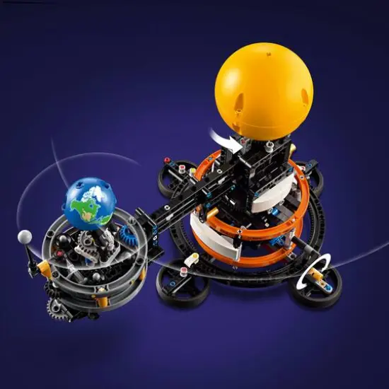 LEGO&reg; Technic&trade; Planet Earth and Moon in Orbit 42179 {7}