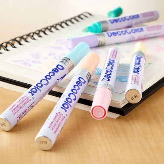 Marvy&reg; Uchida DecoColor&reg; Paint Marker Set, Pastel {3}