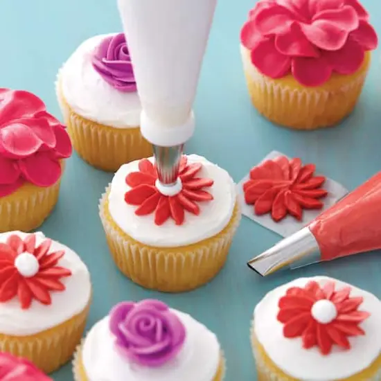 Wilton&trade; 9-Piece Starter Decorating & Piping Tip Set {6}