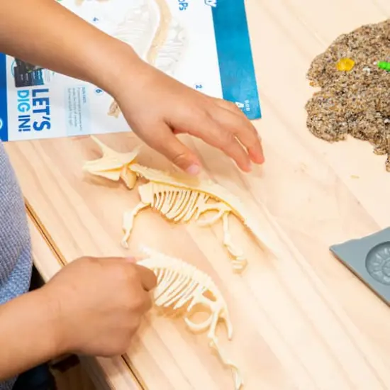 Educational Insights GeoSafari Jr. Dino Discovery Dig Triceratops {3}