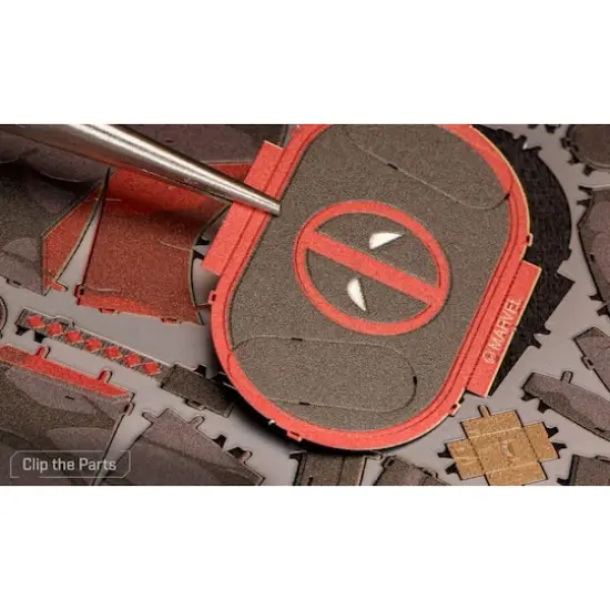 Metal Earth&reg; Deadpool Steel Model Kit {8}