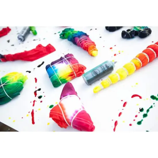 Tulip&reg; Party One-Step Tie-Dye Kit {6}