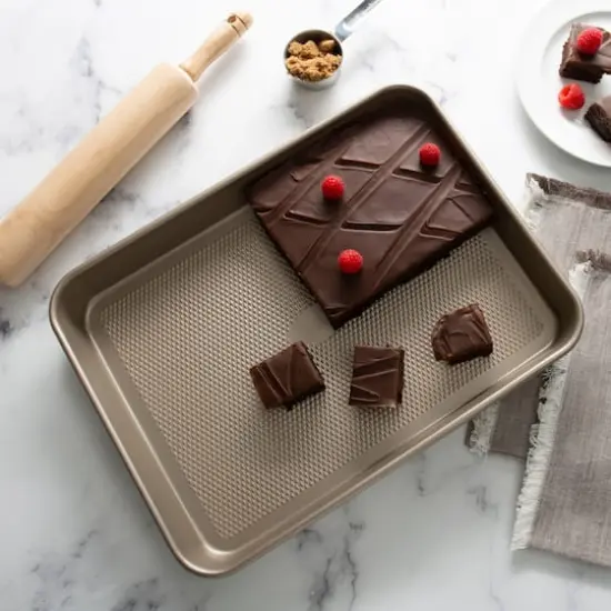 Kitchen Details Pro Series Baking Pan with Diamond Base {4}