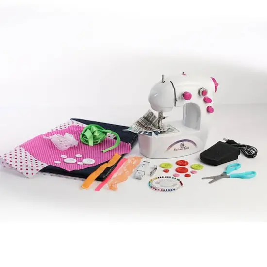 Amav Toys The Little Seamstress Sewing Machine {1}