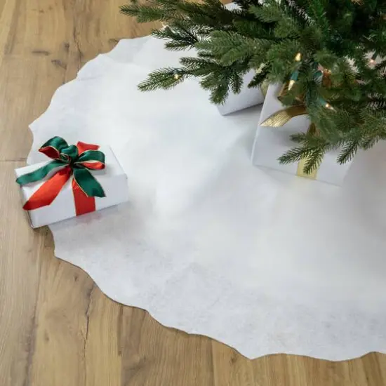 48" Winter White Scalloped Edge Tree Skirt {1}