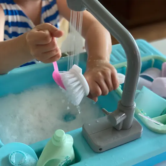 The Bubble Factory SPLASHFUN Wash-up Kitchen Sink Play Set {17}