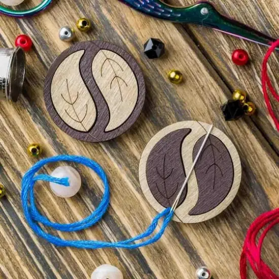 Wonderland Crafts Leaves Double-Sided Magnetic Needle Holder {3}