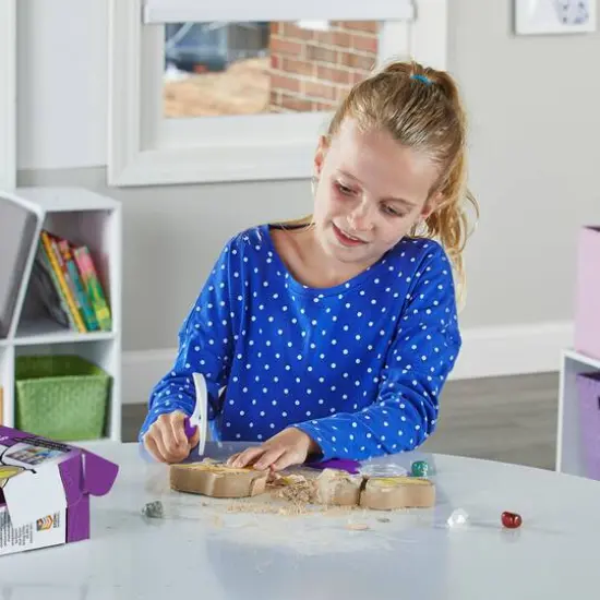 hand2mind&reg; World of Gemstones Dig Kit {4}