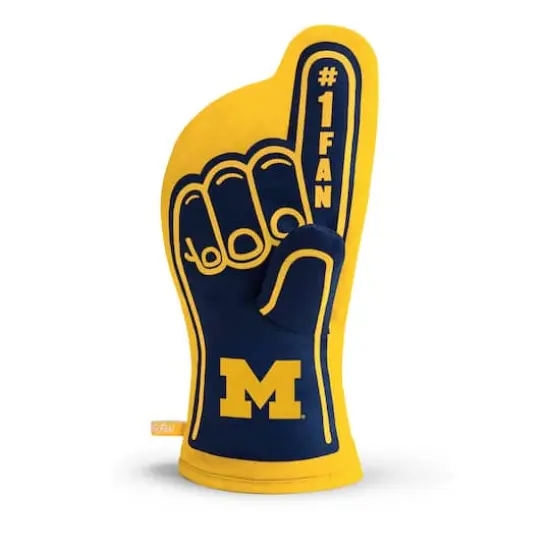 Quilted No.1 Oven Mitt Michigan Wolverines {1}