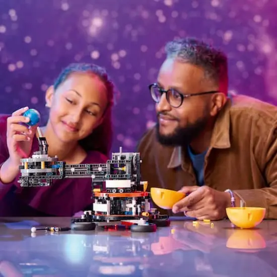 LEGO&reg; Technic&trade; Planet Earth and Moon in Orbit 42179 {6}