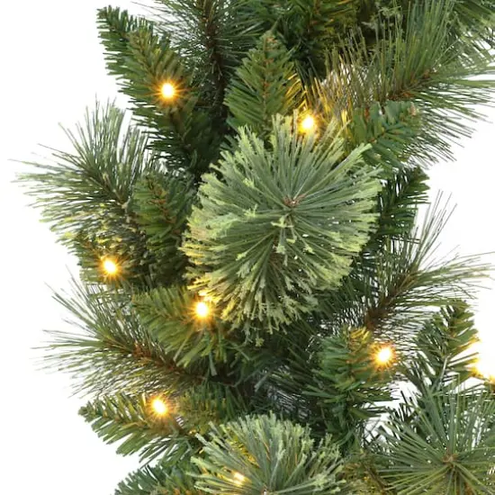 24" Pre-Lit Pine Wreath {5}