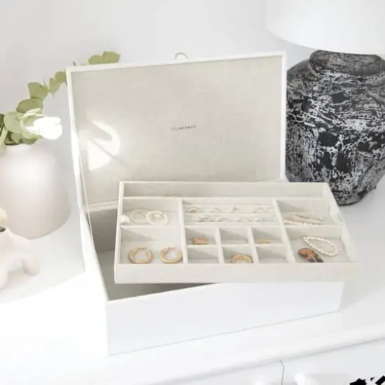 Lilarie & Co. Medium Jewelry Box with Removable Tray White {4}