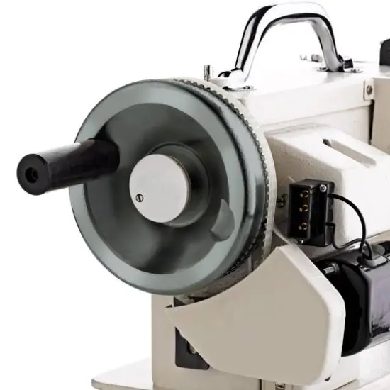 Barracuda 200ZW Sewing Machine with Craftsman Kit {6}