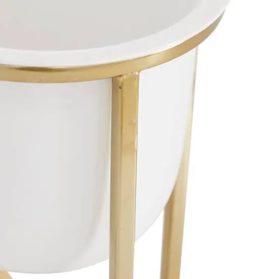 CosmoLiving by Cosmopolitan White Metal Contemporary Planter Set {6}