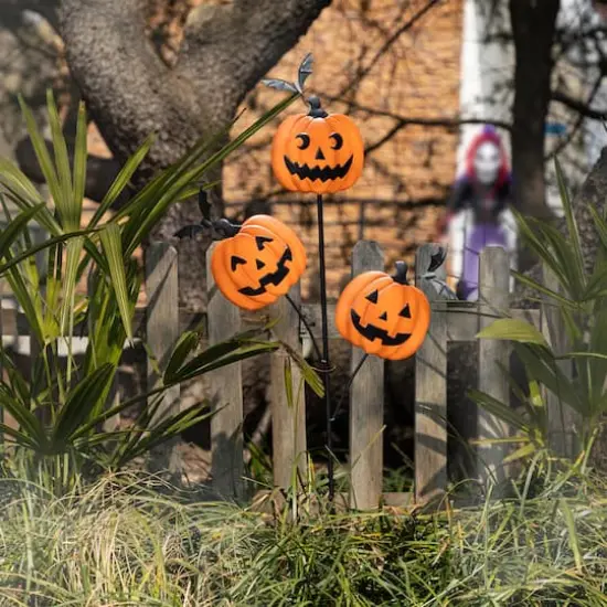 Glitzhome&reg; 39.5"H Halloween Metal Triple Pumpkin with Spring Bats Yard Stake {5}