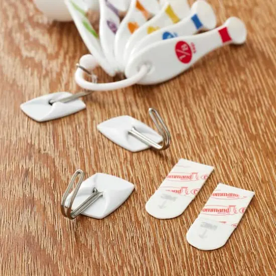 Command&trade; Wire Hooks, White {3}