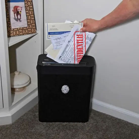 Royal&reg; CX10 Crosscut Shredder {5}