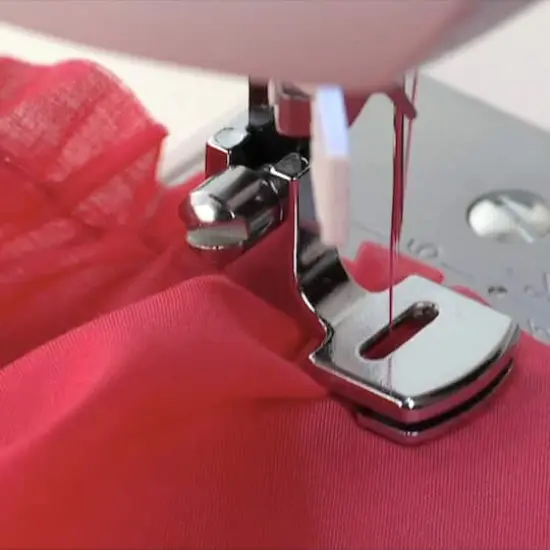 SINGER&reg; Gathering Presser Foot {1}